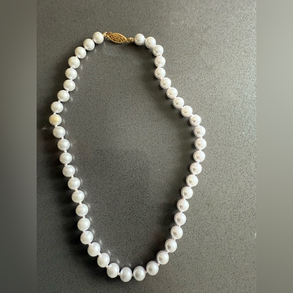 Classic White Pearl Necklace with Gold Clasp - Picture 1 of 1